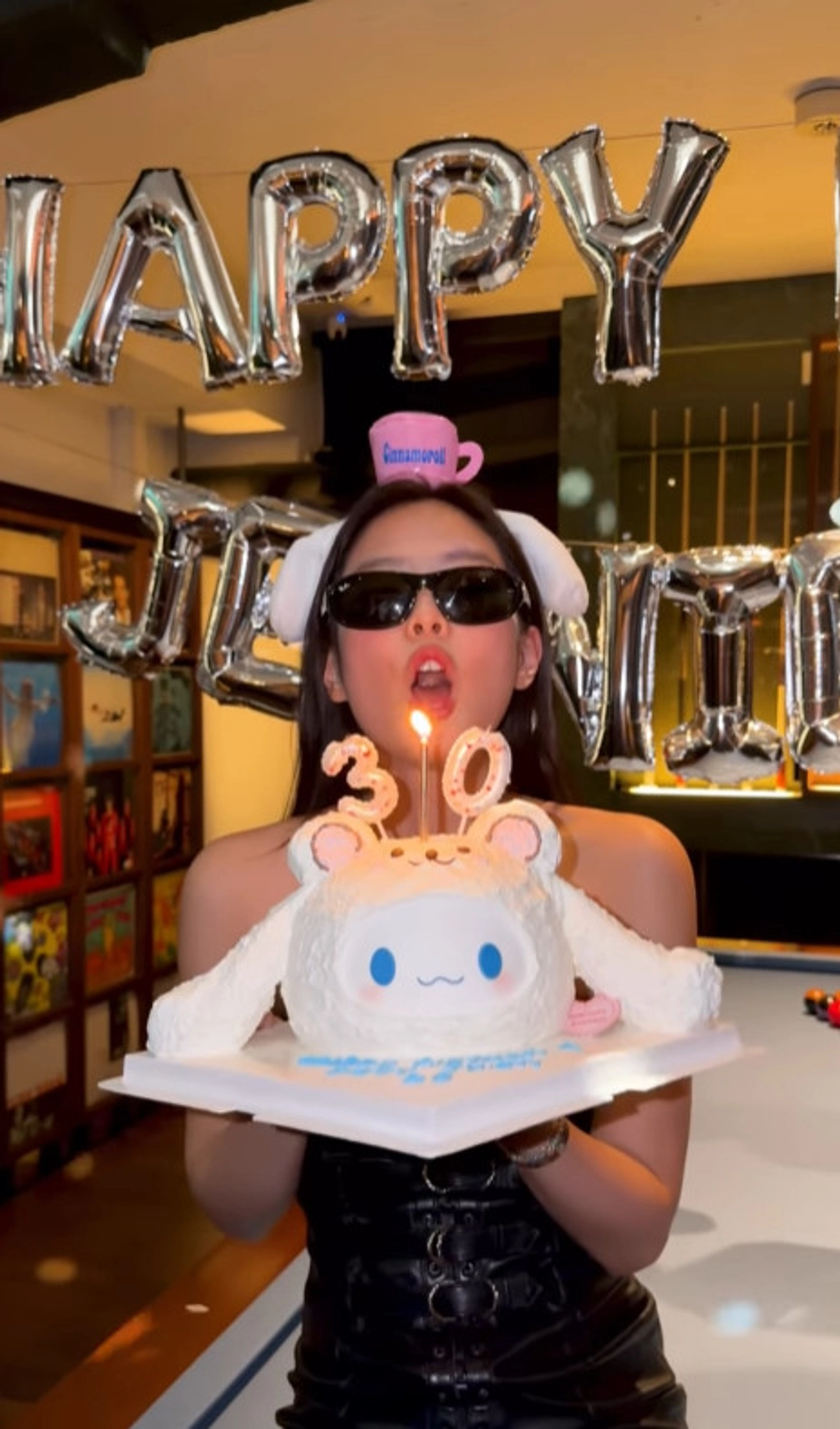 珍妮30歲生日派對搞怪含燭照曝光甜蜜過生日