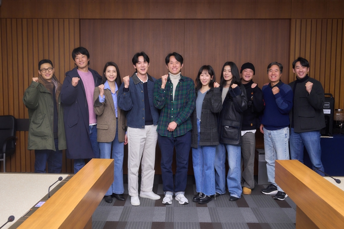 라이어 제작진 배우 단체 사진