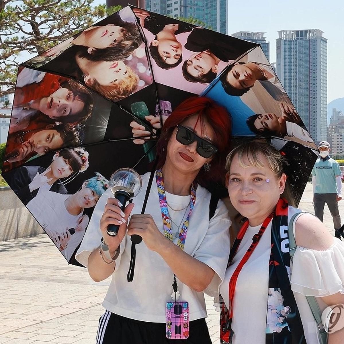 BTSが席巻した釜山…外国人の伝統市場消費は2倍、宿泊費は「ぼったくり」