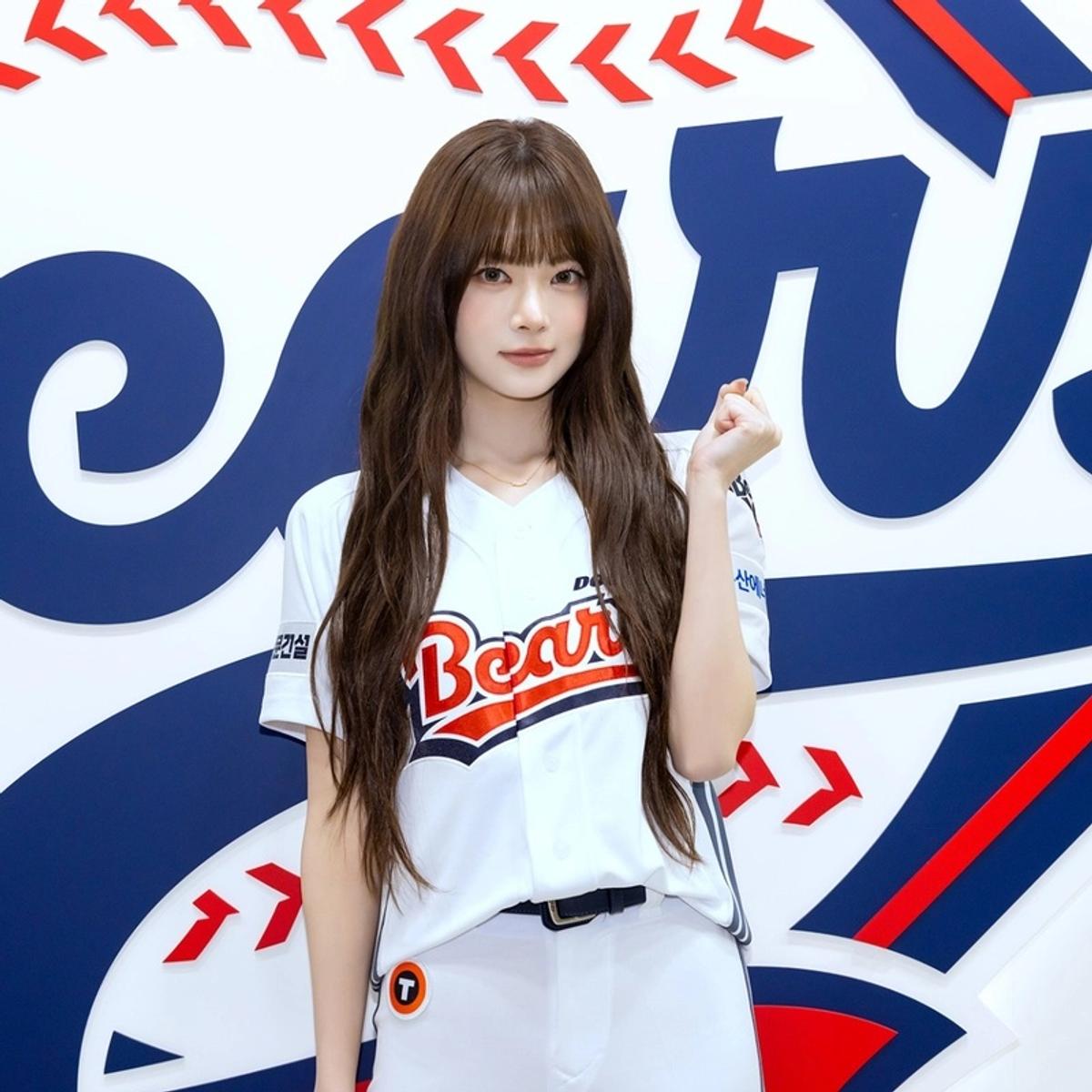 LE SSERAFIMのホン・ウンチェ、日本プロ野球のマウンドに立つ…来月5日