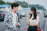 <갯마을 차차차> 서로 다른 두 세계의 충돌이 빚어내는 경이와 불편함 사이