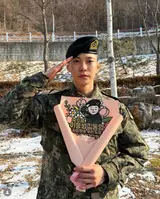 [Photo&] NCT Doyoung, Transforms into 'Dignified Private' After Completing Basic Training... Revisiting His Letter Before Enlistment