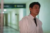 穿著防護服的律師