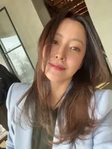 [포토&] 김희선, 49세 안 믿기는 초근접 비주얼… 