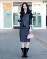 [포토&] 프라다 FW26 쇼 참석차 출국… '러블리' 카리나와 '청순' 김태리의 상반된 매력 화제