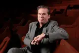 [照片] AI復活的瓦爾·基爾默…在獨立電影《如墳墓般深》與觀眾見面