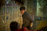 ヨン・サンホ監督の新作『群体』ジチャンウク、切迫の死闘に込めたスチール公開！