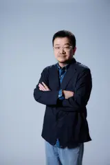 ‘Colony’ Yeon Sang-ho on Gu Kyo-hwan: He Was Disappointed He Didn’t Have the Ability in “Parasite: The Grey,” So He Proposed This Role