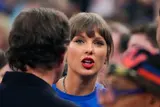 Taylor Swift, captan su presencia en la final de la NBA con los Knicks… moda ‘cool’ rematada con juego de palabras