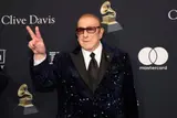 Clive Davis, the ‘Pop Titan’ Who Built Whitney Houston, Dies