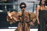 ‘Queen of Neo Soul’ Lauryn Hill Wins Top Prize at the 2026 BET Awards for First-Ever ‘Living Legend Icon Award’