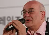 ポン・ジュノ発掘の英評論家トニー・レインズが死去「韓国映画の恩人」