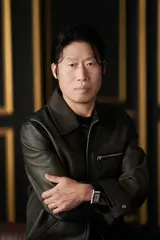 « Les Assassins » : Yoo Hae-jin : « Depuis le grand prix des Baeksang, on me dit souvent : “J’ai pleuré”… Merci d’avoir partagé ma joie »