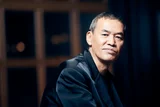 [인터뷰] “말할 수 없이 힘들 때도, 누군가는 당신을 응원하고 있어요” 일본의 타란티노 〈언더 유어 베드〉 사부 감독