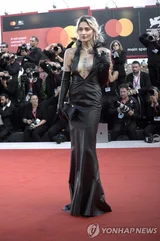 パリス・ジャクソン、鼻に開いた穴を公開…「薬物が私の人生を台無しにした」