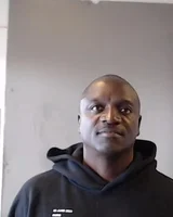 格萊美提名的嘻哈明星艾肯因駕駛執照被吊銷而在查姆布利被捕… 6小時後獲釋