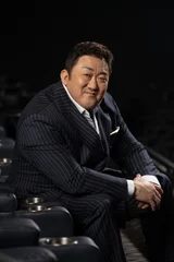 마동석이 제작자로 참여한 영화 〈백수아파트〉, 
