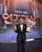 이제훈, '2025 SBS 연기대상' 대상 수상... '모범택시3'로 2년 만에 두 번째 대상