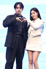 [포토&] '제작발표회 현장' 아카소 에이지&강혜원, 설레는 투샷
