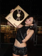 [フォト&] ジェニー、ゴールデンディスク3冠達成... 