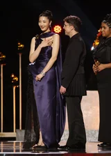 《惡魔獵人》OST《金色》，第68屆格萊美獎獲獎... K-POP首位作曲家獎的成就