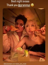 羅莎，格萊美派對...與布魯諾·馬爾斯一起吃披薩「人生中最美好的夜晚」