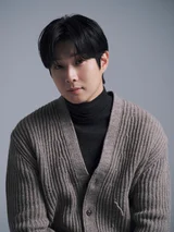 The Magic of Choi Woo-shik, the Youth Who Makes Fantasy Realistic, 'Number One' Choi Woo-shik① “I Have Great Luck with People, This Set Had Everything in Harmony”
