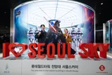 [포토&] 121층에 펼쳐진 우주, 서울스카이 '스타워즈' 특별전 오픈