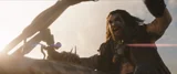 《超級女孩》傑森・莫瑪（Jason Momoa）宇宙最強懸賞獵人「羅波（Robo）」再度預告人生角色！