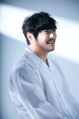 가수 KCM, 세 자녀 안고 14년 만에 늦깎이 결혼식 올린다