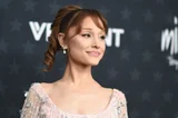 アリアナ・グランデ、8作目カムバックから数日で活動停止　「見た目の悪質な書き込み」余波