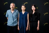 Kim Min-hee, lần đầu xuất hiện chính thức sau khi sinh con… Phim thứ 35 của Hong Sang-soo: “Không có chỗ nào để nhìn hai mắt”