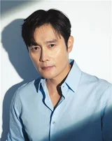 Lee Byung-hun vuelve a unir fuerzas con Hwang Dong-hyuk, director de «El juego del calamar»… «K.O. Club», su nueva película tras 10 años