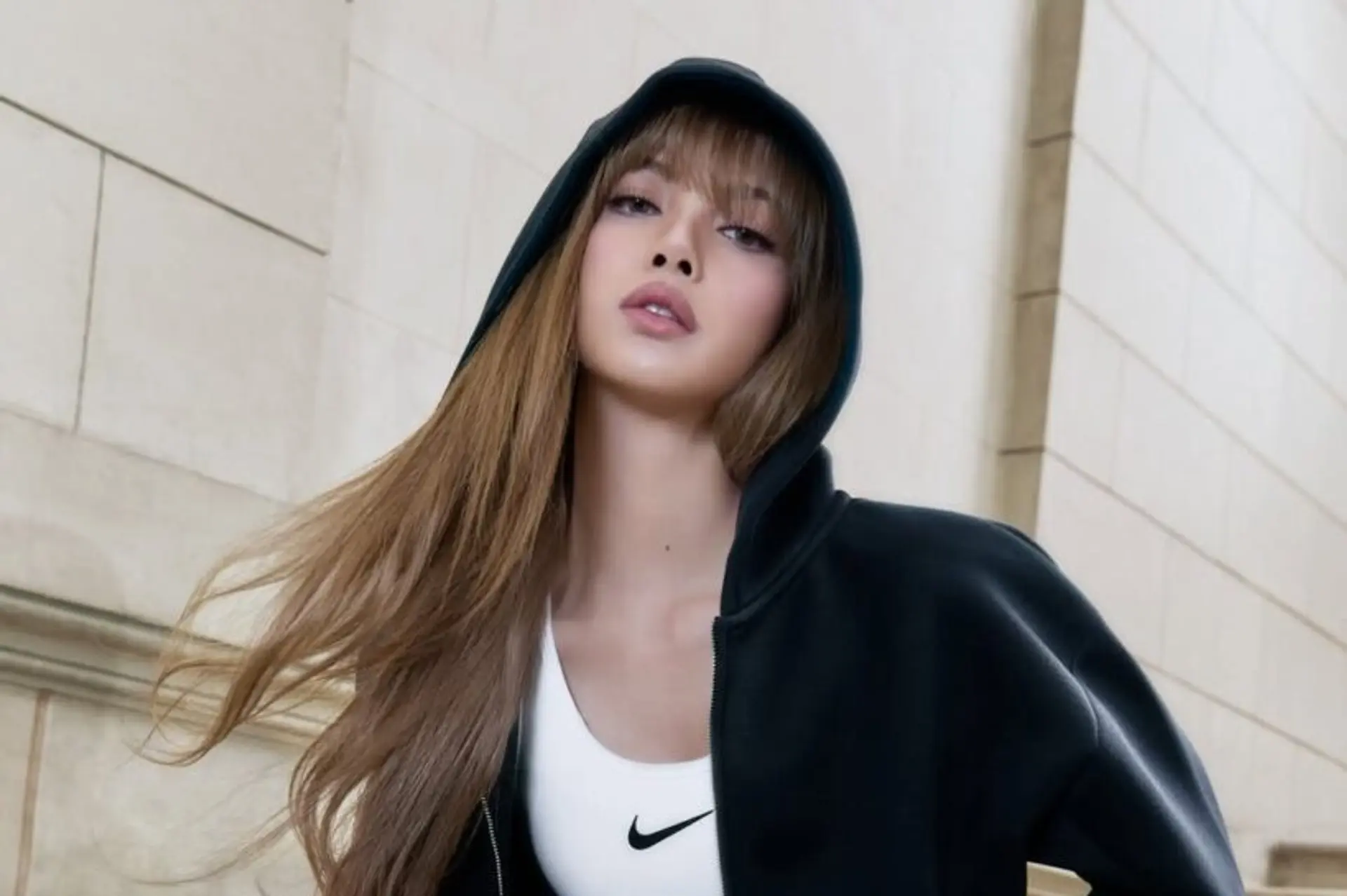 lisa blackpink nike cortez