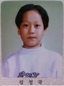 이 귀여운 꼬마 김정국이 커서 배우 정우가 됩니다