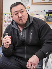 [4월 둘째주 충무로통신] 송지효, 마동석과 영화 <성난 황소>에 부부로 출연하나