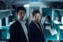 흥행 보장! 여름을 강타한 국내 재난 영화 계보