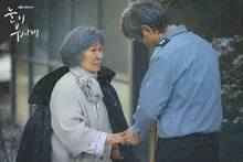 솔직히 눈물 흘려봤다 손! 국민아버지·어머니 배우들