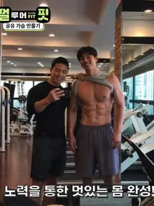 42세 실화? 최초로 공개된 공유의 등 근육 사진