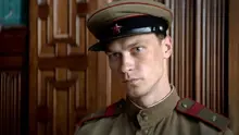 무기 발명기는 연막, 전설로 남은 소총을 설계한 칼라시니코프의 성장 서사 <AK-47>