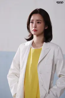 전혀 다른 사람인 줄&hellip; 지난해 <보건교사 안은영> 테스트 촬영 스타일링