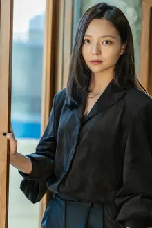 [인터뷰] <삼진그룹 영어토익반> 이솜, “90년대 스타일? 장만옥과 엄마를 따라 했죠”