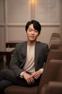 [인터뷰] <낫아웃> 이규성이 영화제 배지에 탈색 머리한 사진 쓴 이유