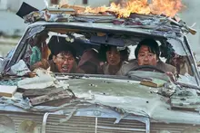 총알 맞고도 운전했다고? 영화보다 더 영화 같은 실화, <모가디슈> 어디까지가 사실일까?