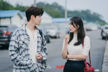 <갯마을 차차차> 서로 다른 두 세계의 충돌이 빚어내는 경이와 불편함 사이