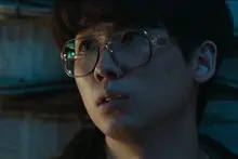 작품마다 초면이세요... <D.P.>가 쏘아 올린 '괴물 배우'의 과거작