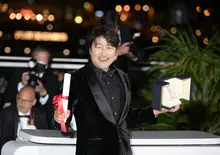 무려 7번! 칸 레드카펫 최다 배우 송강호의 영화들
