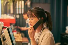 그저 막 넷플릭스에 공개되었을 뿐인데&hellip;. <스마트폰을 떨어뜨렸을 뿐인데> 1위 등극!