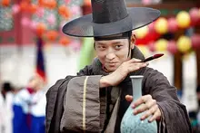 “나도 이제부터 좀 변해볼까” 대표작으로 살펴본 강동원의 직업 변천사
