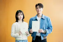 아이유·박보검·문소리·박해준 출연 드라마〈폭싹 속았수다〉, 넷플릭스 공개 확정